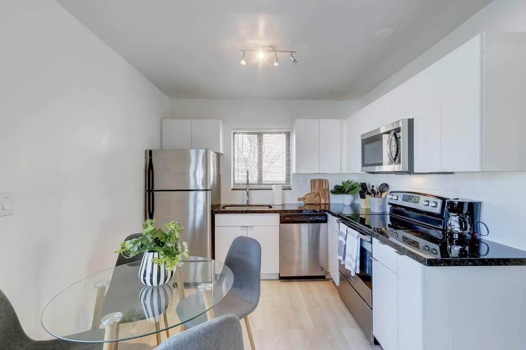 Chic Retreat: 2Br Apartment! 劳德代尔堡 外观 照片