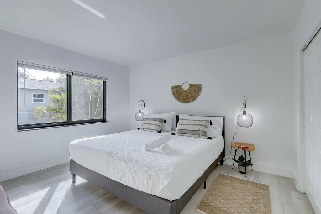 Chic Retreat: 2Br Apartment! 劳德代尔堡 外观 照片