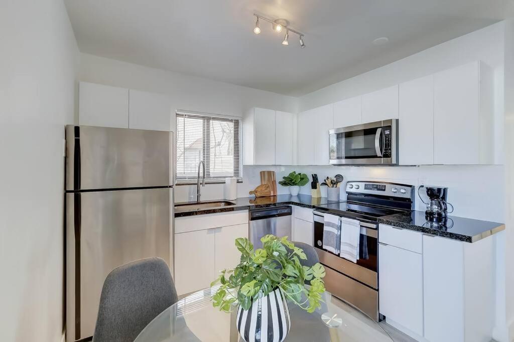 Chic Retreat: 2Br Apartment! 劳德代尔堡 外观 照片