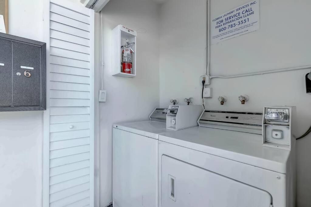 Chic Retreat: 2Br Apartment! 劳德代尔堡 外观 照片