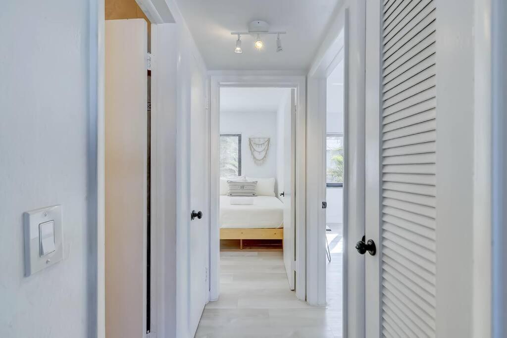 Chic Retreat: 2Br Apartment! 劳德代尔堡 外观 照片