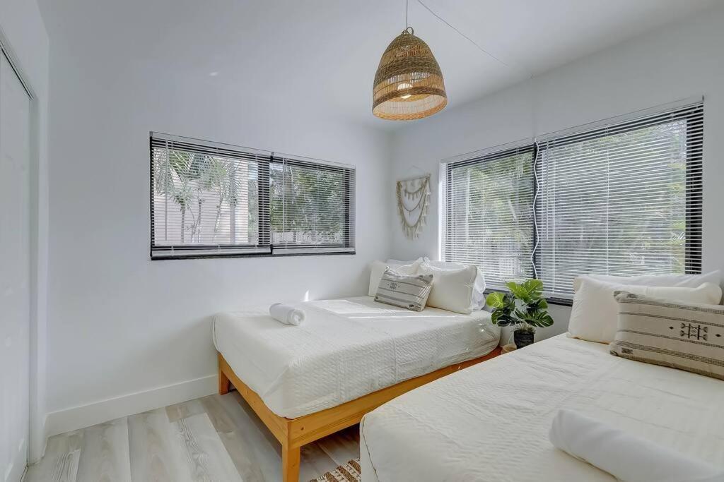 Chic Retreat: 2Br Apartment! 劳德代尔堡 外观 照片