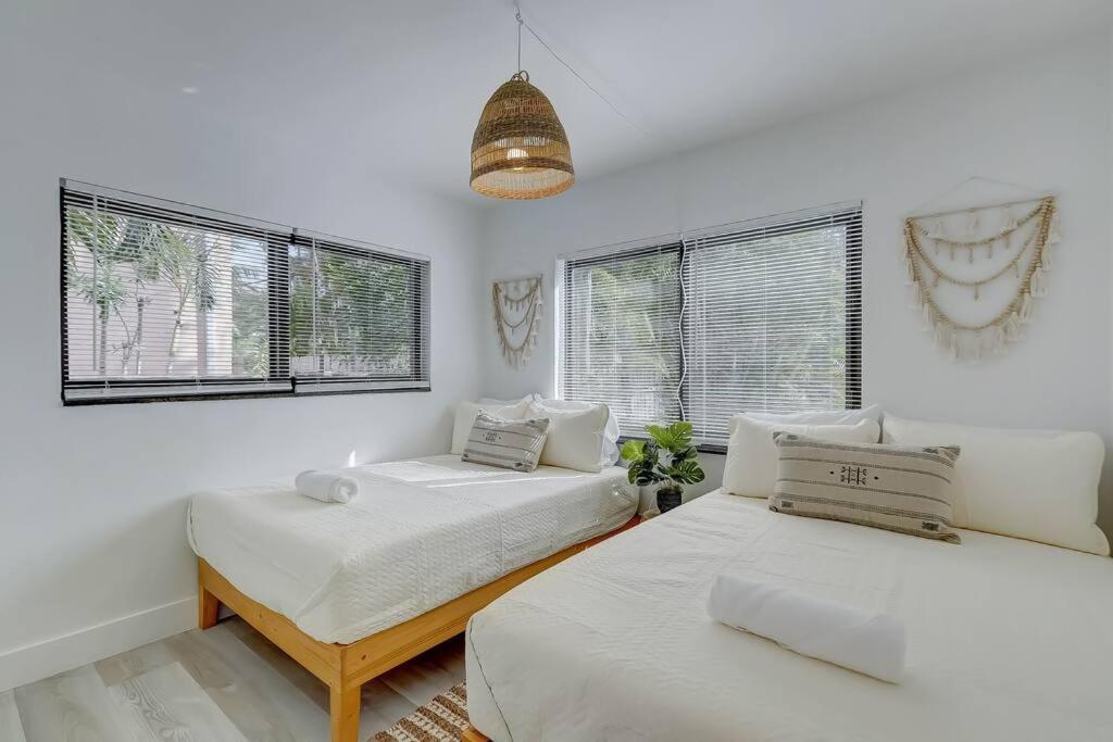 Chic Retreat: 2Br Apartment! 劳德代尔堡 外观 照片