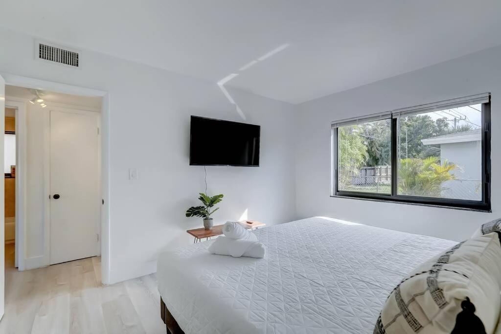Chic Retreat: 2Br Apartment! 劳德代尔堡 外观 照片